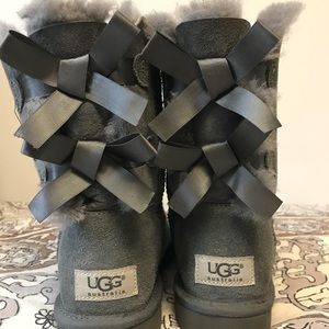 (Size 5) Triple Bow Backed Grey UGGs
